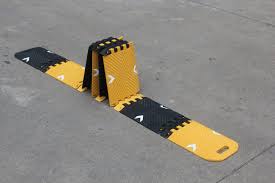 [6100362] [⚠Déstockage] RALENTISSEUR PLIABLE JAUNE/NOIR 3000x250x25 MM LxBxH (PIECE)