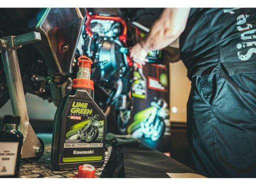 [110442Motul] Motul KAWASAKI LIME GREEN BY MOTUL 10W40 1L